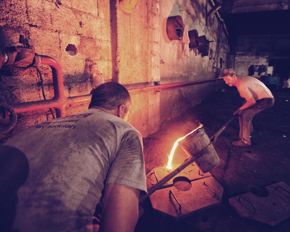 Hot forging die for cylinder head